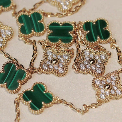 [Raffine] COLLAR DE DIAMANTES Y MALAQUITA CON 20 MOTIVOS DE TRÉBOL