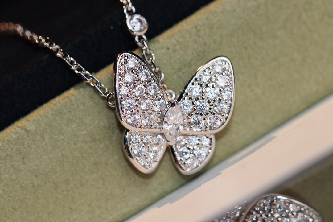 [Raffine] COLLAR DE MARIPOSA Y DIAMANTES