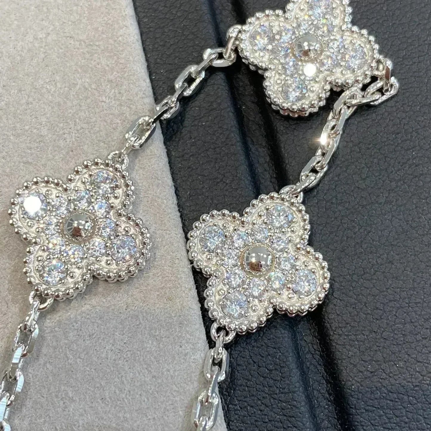 [Raffine] مجموعة سوار CLOVER 5 MOTIF المرصعة بالكامل بالألماس