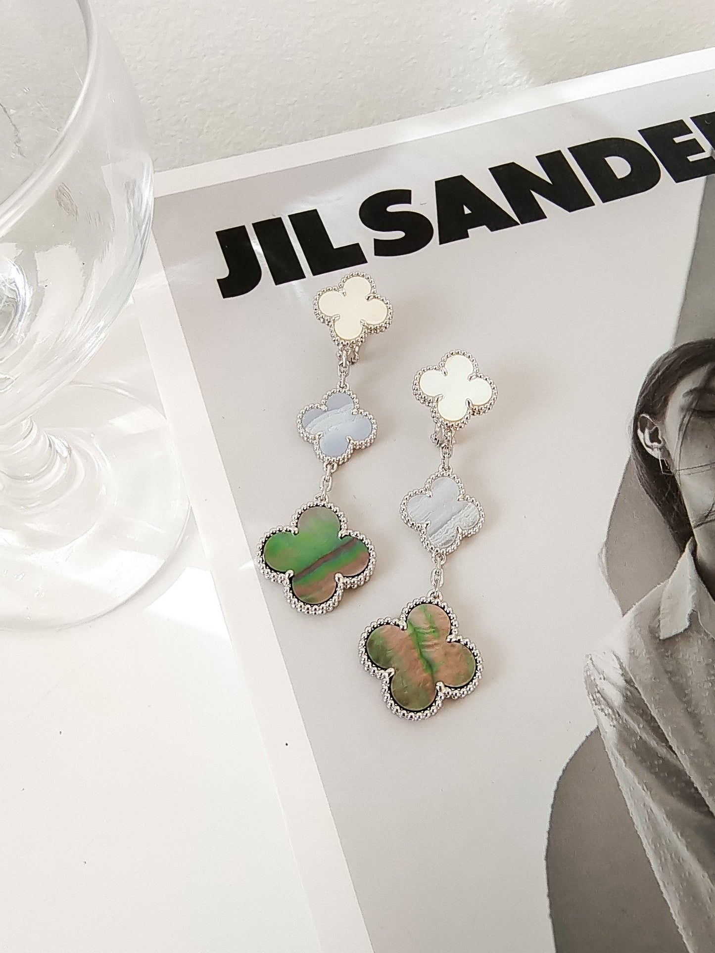 [Raffine]CLOVER 3 MOTIFS CHALCEDONY DARK MOP SILVER EARRINGS