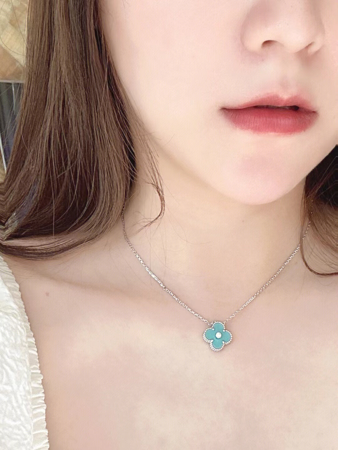 [Raffine] COLLAR DE PLATA AZUL CLARO CON 1 DIAMANTE DE TRÉBOL