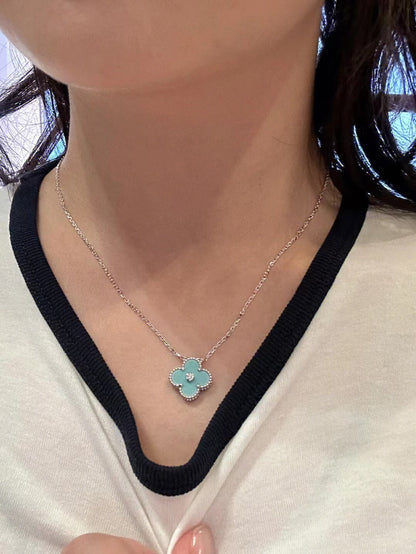 [Raffine] COLLAR DE PLATA AZUL CLARO CON 1 DIAMANTE DE TRÉBOL