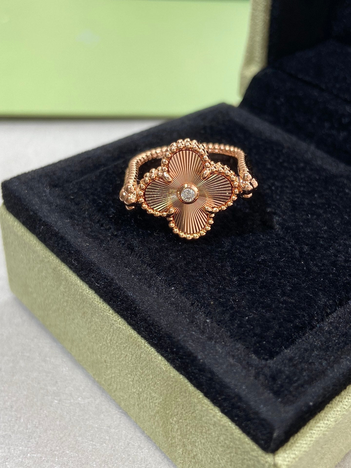 [Raffine]Anillo de oro rosa Clover Riversible