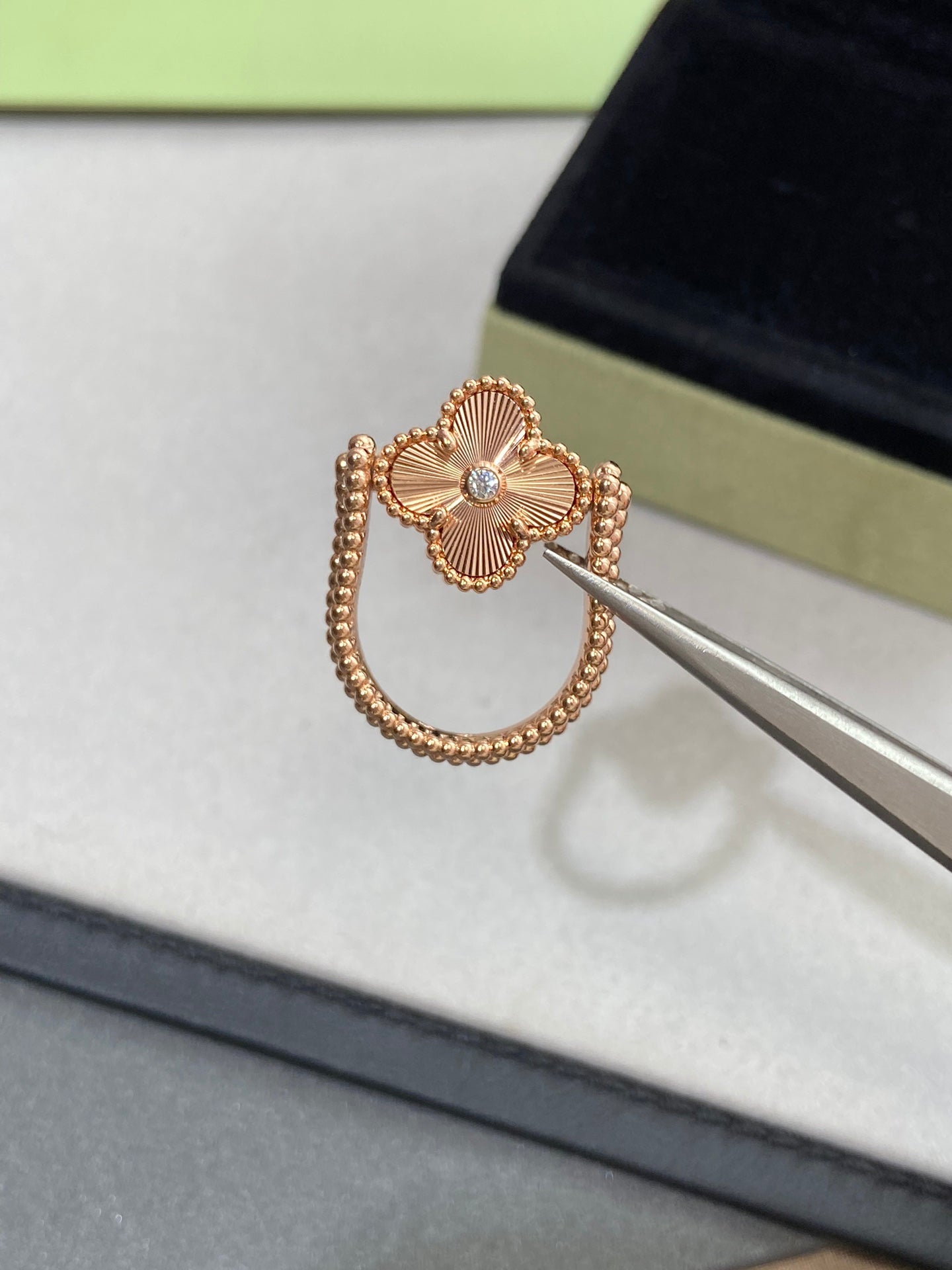 [Raffine]Anillo de oro rosa Clover Riversible