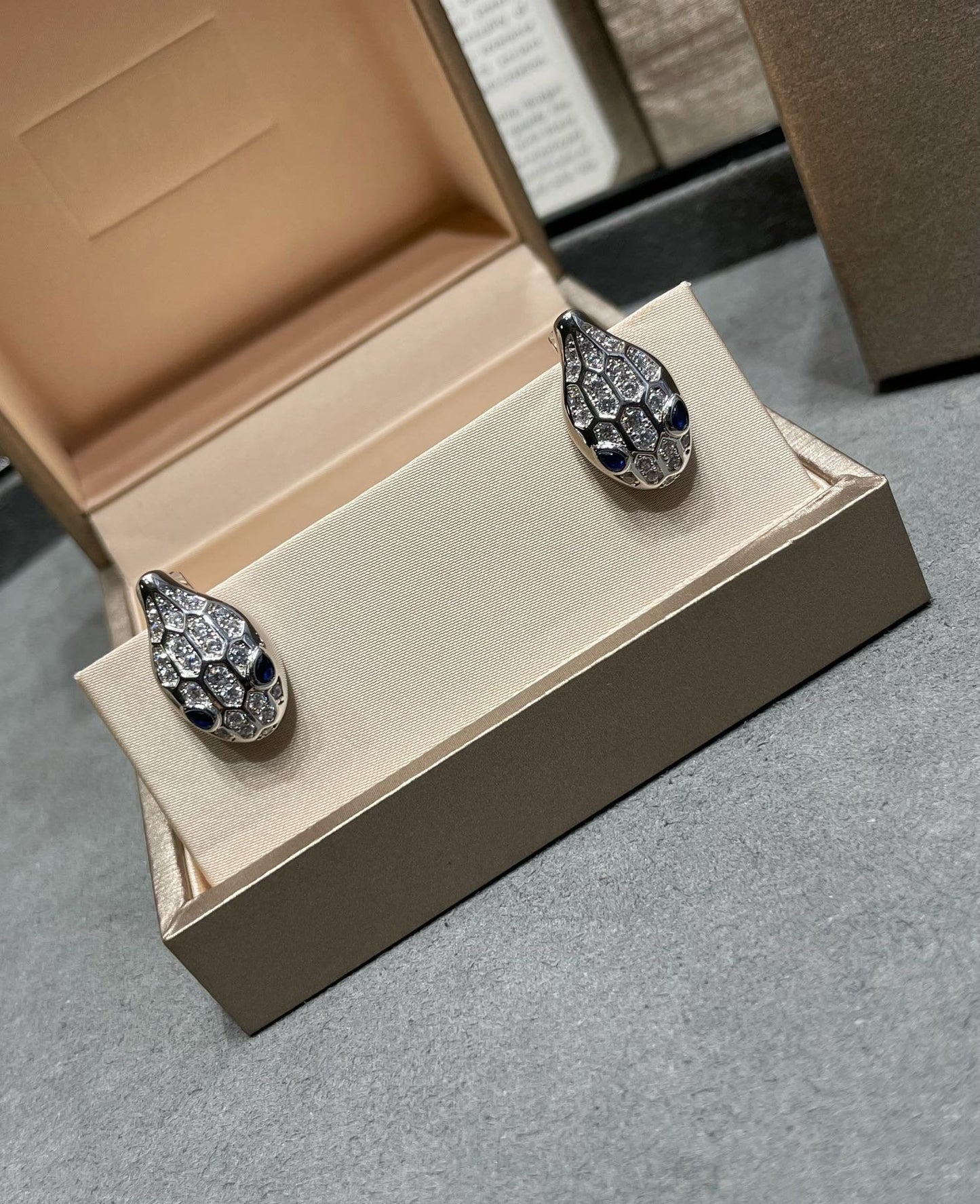 [Raffine]SERPENT DIAMOND STUD EARRINGS