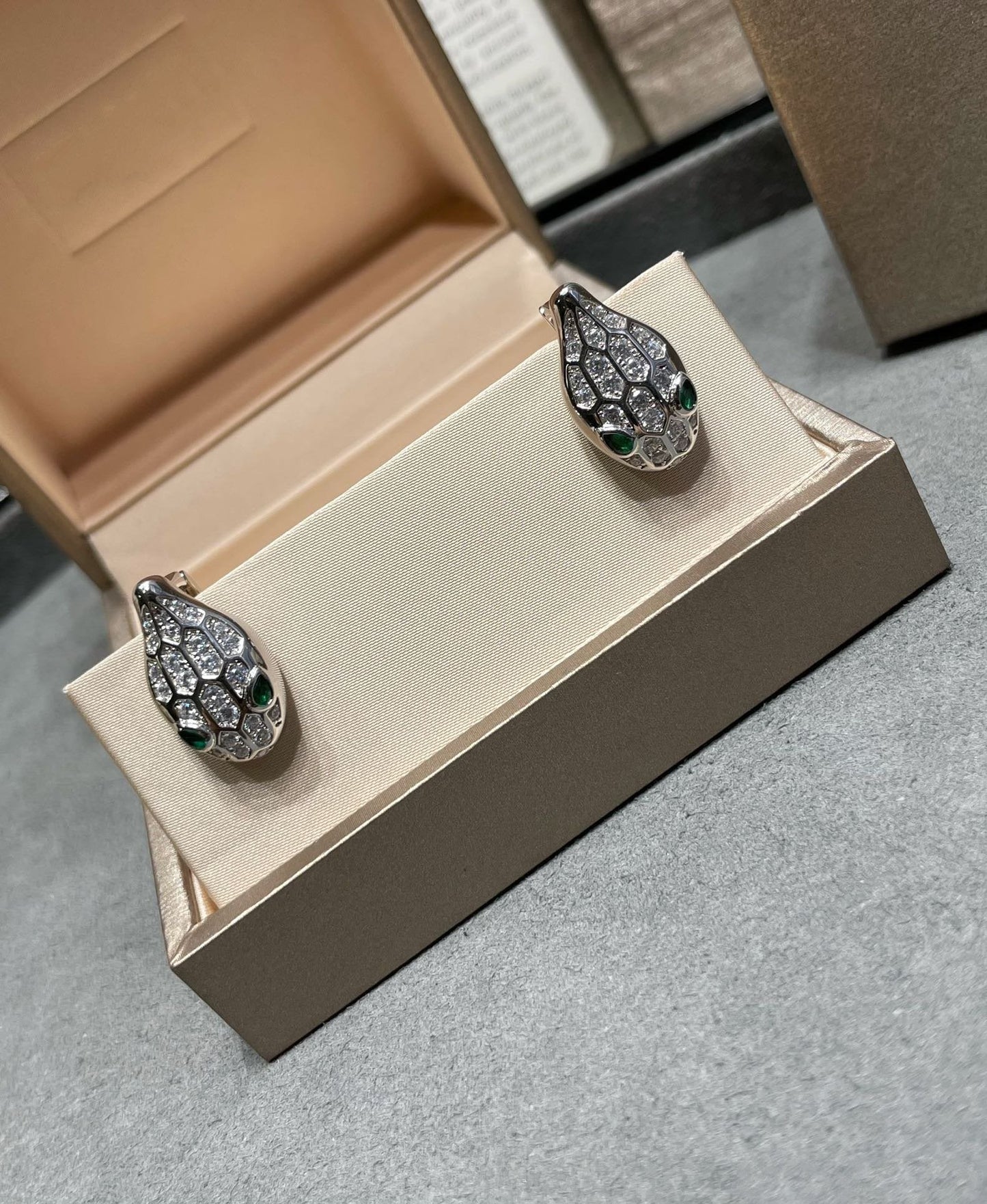 [Raffine]SERPENT DIAMOND STUD EARRINGS