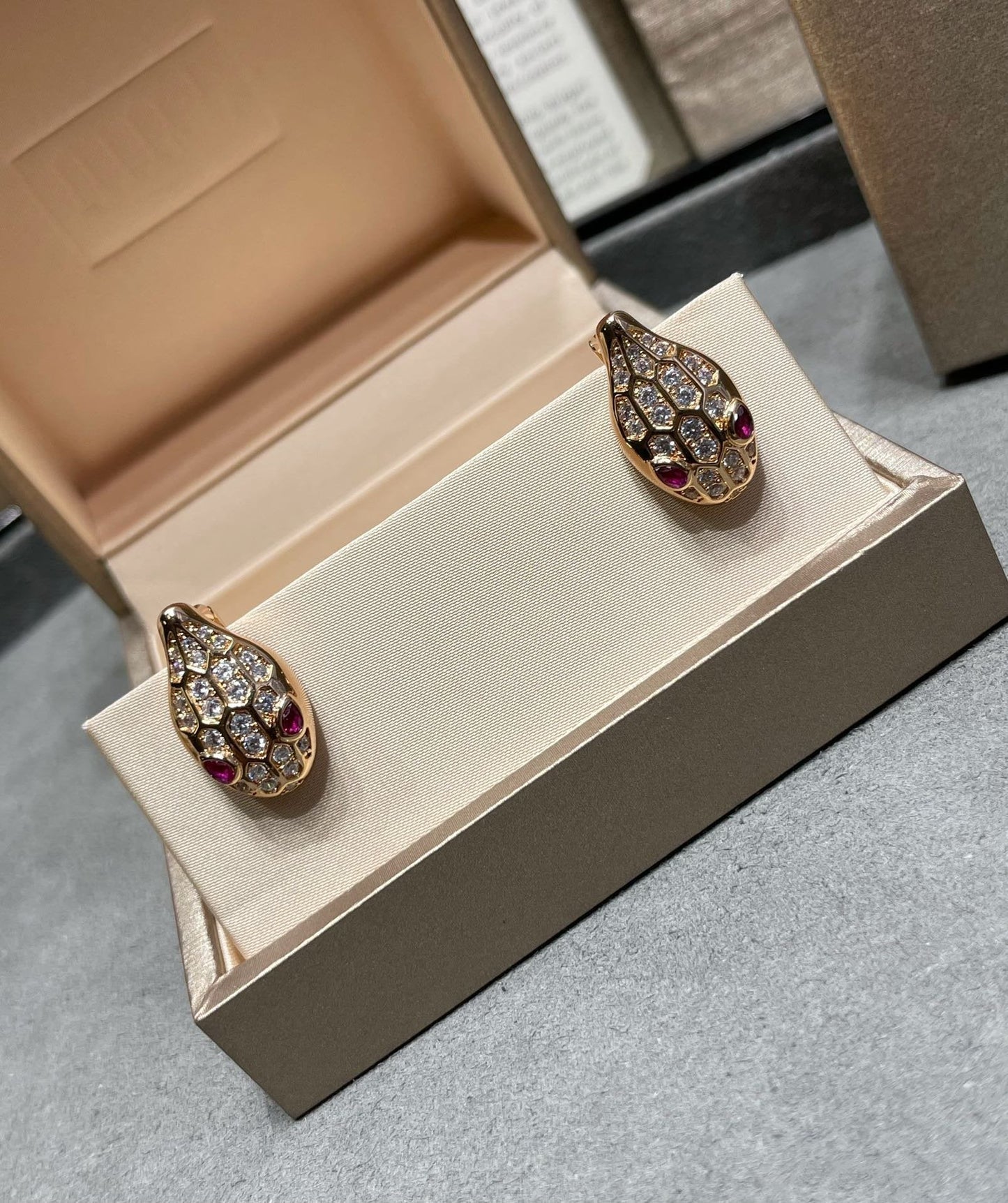 [Raffine]SERPENT DIAMOND STUD EARRINGS