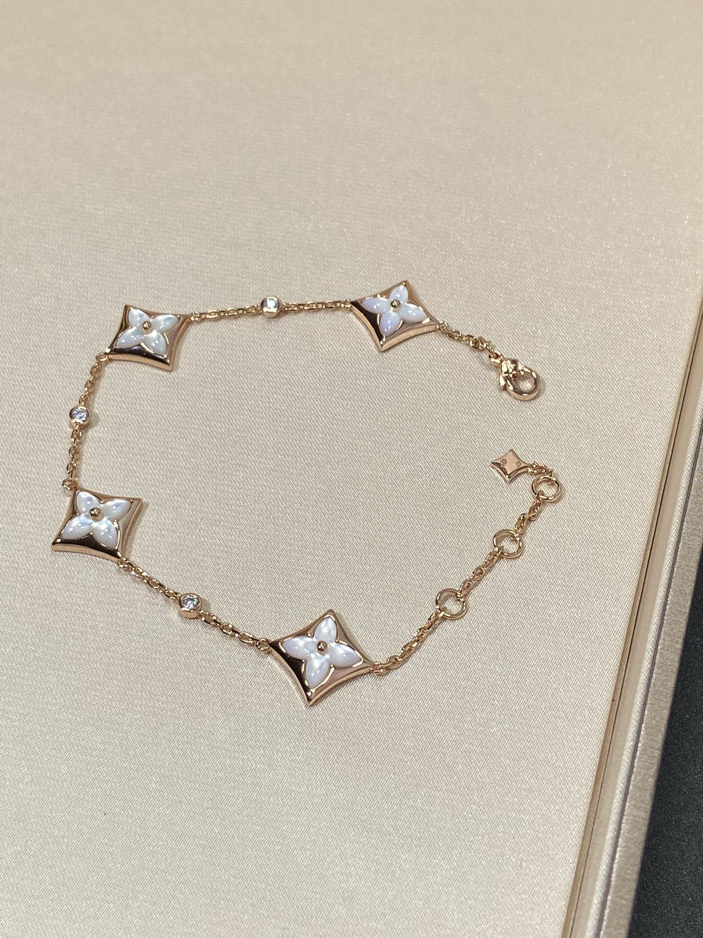 [Raffine]STAR 4 MOTIF MOP DIAMOND PINK GOLD BRACELET