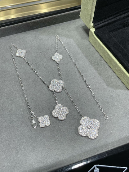 [Raffine] COLLAR CON 6 MOTIVOS DE TRÉBOL Y DIAMANTES PAVÉ