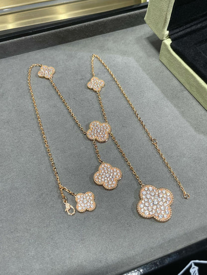 [Raffine] COLLAR CON 6 MOTIVOS DE TRÉBOL Y DIAMANTES PAVÉ