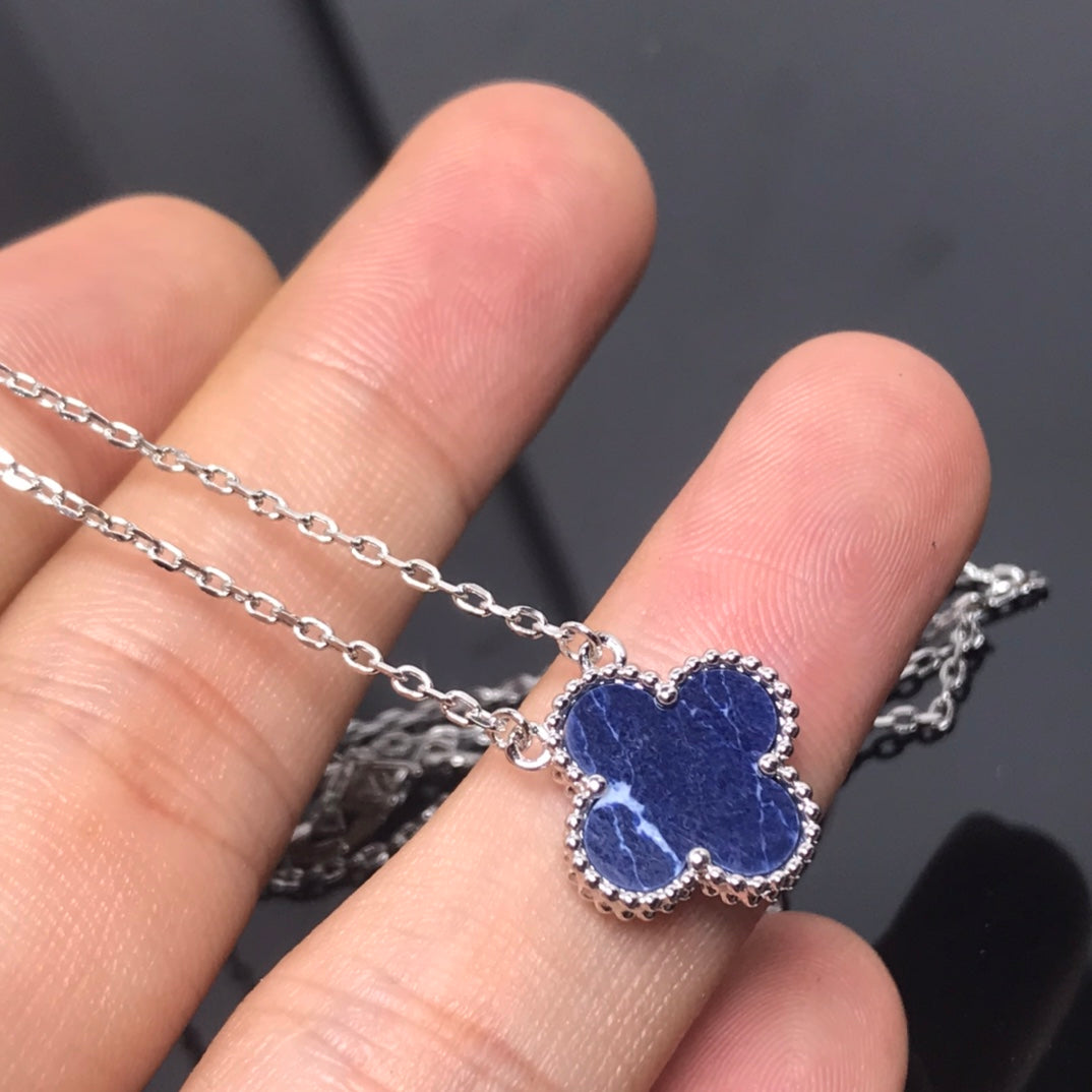 [Raffine] COLLAR LARGO DE PLATA CON TRÉBOL Y PIETERSITA