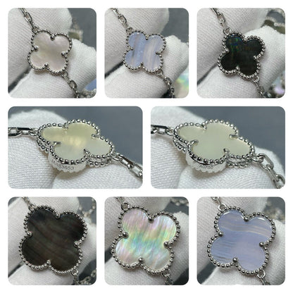 [Raffine] COLLAR DE PLATA CON 16 MOTIVOS DE TRÉBOL Y CALCEDONIA
