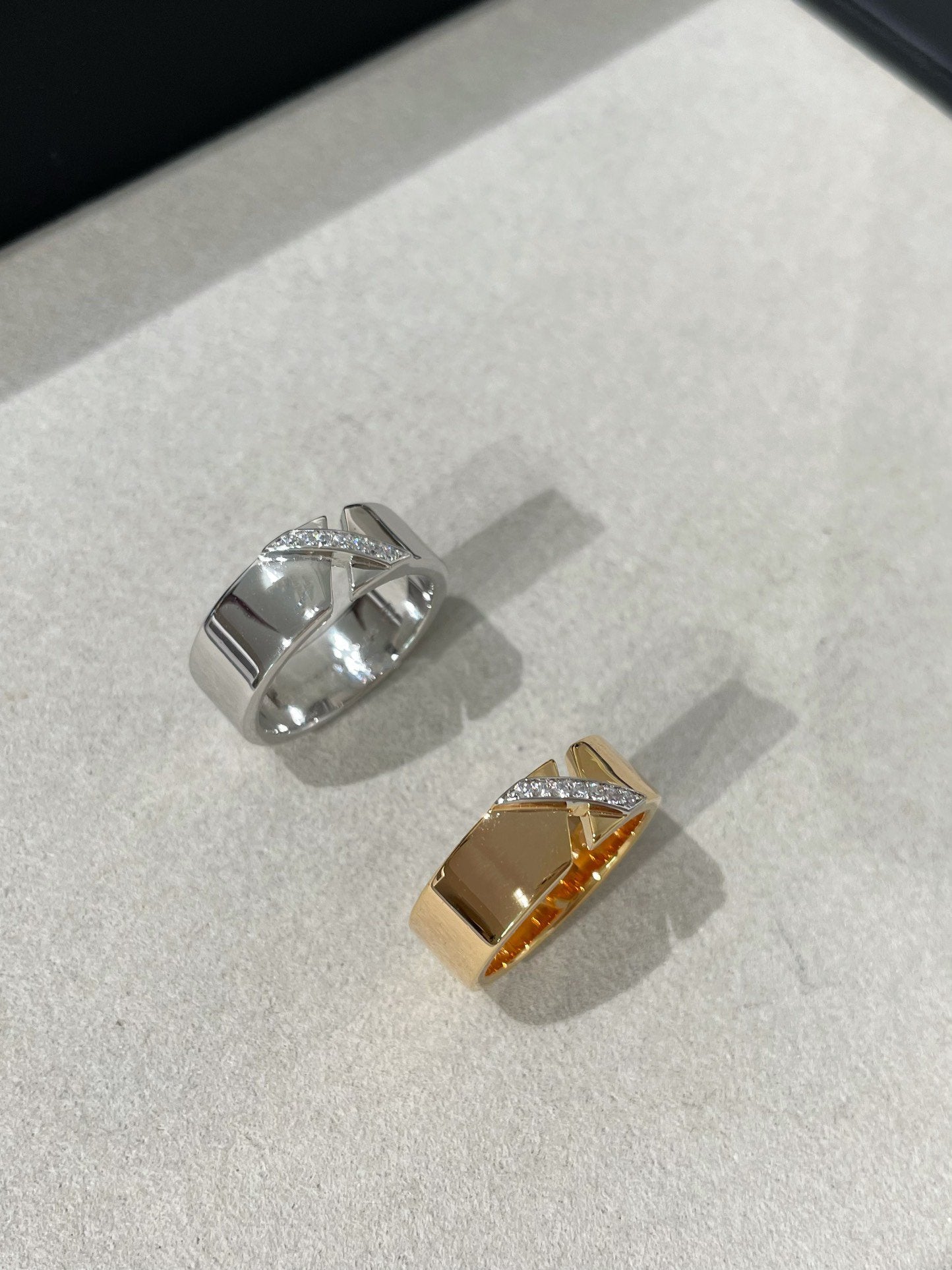 [Raffine]ANILLO DE DIAMANTE EVIDENCIA DE GRAVÁMENES