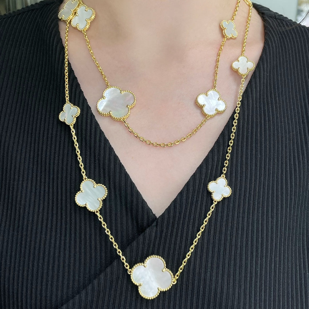 [Raffine] COLLAR DE ORO BLANCO CON 16 MOTIVOS DE TRÉBOL