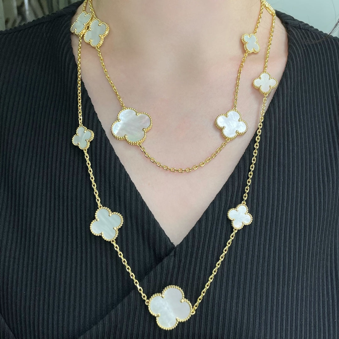 [Raffine] COLLAR DE ORO BLANCO CON 16 MOTIVOS DE TRÉBOL