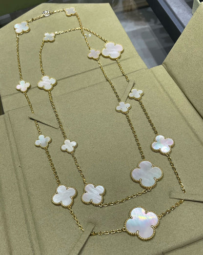 [Raffine] COLLAR DE ORO BLANCO CON 16 MOTIVOS DE TRÉBOL