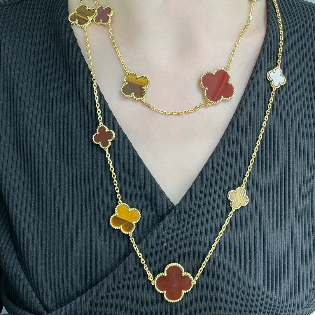[Raffine] COLLAR DE OJO DE TIGRE CON 16 MOTIVOS DE TRÉBOL Y CORNALINA EN ORO ROSA
