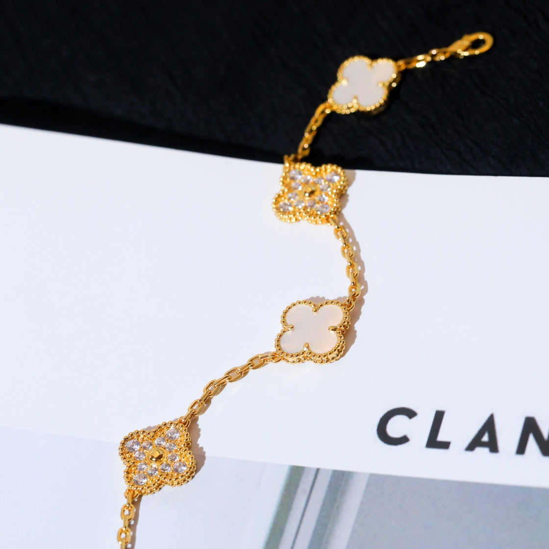 [Raffine]CLOVER BRACELET 5 MOTIF WHITE MOP DIAMOND