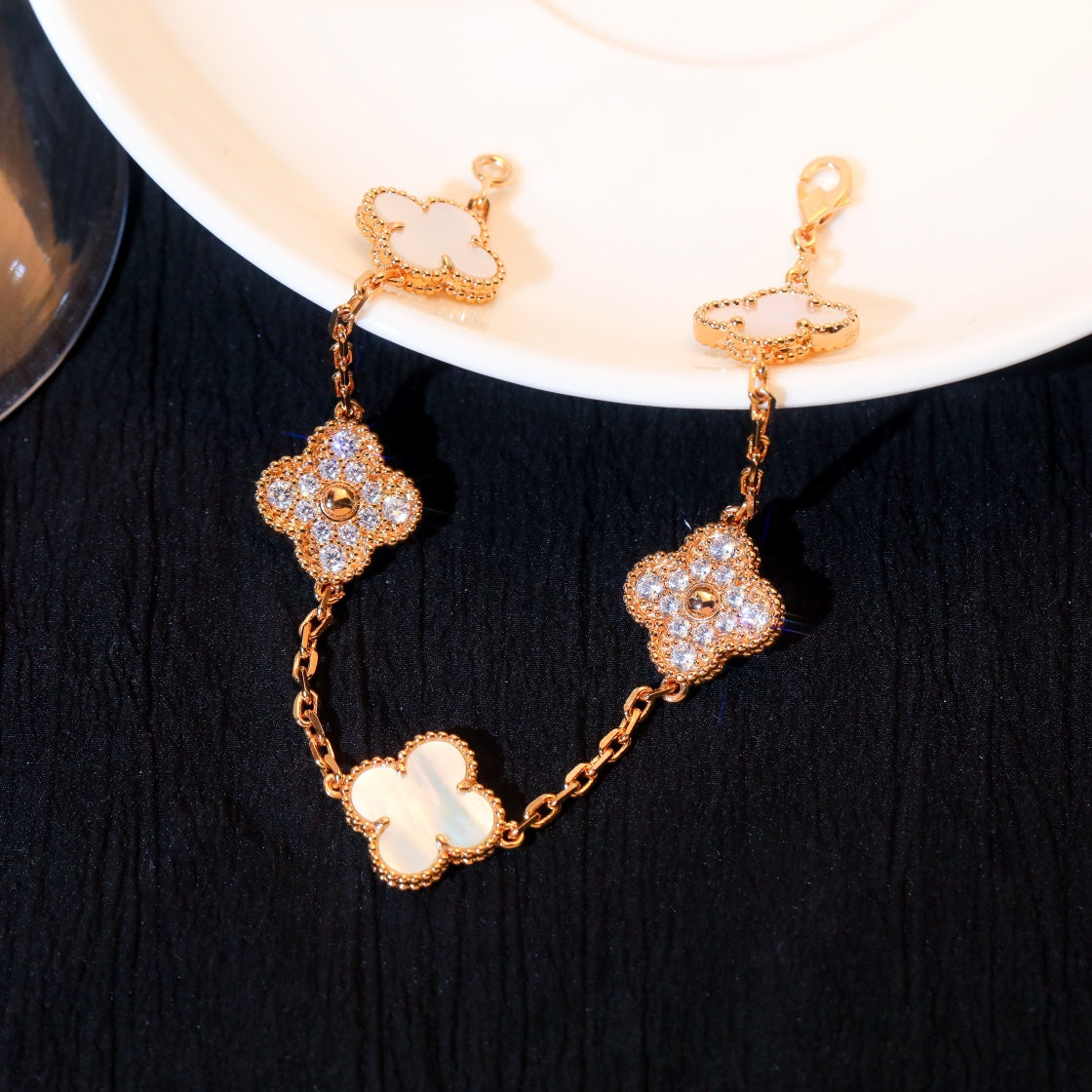 [Raffine]CLOVER BRACELET 5 MOTIF WHITE MOP DIAMOND
