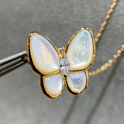[Raffine] COLLAR DE DIAMANTES CON MARIPOSA Y TRAPEADOR