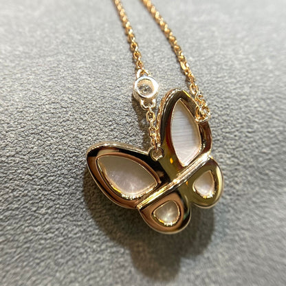[Raffine] COLLAR DE DIAMANTES CON MARIPOSA Y TRAPEADOR