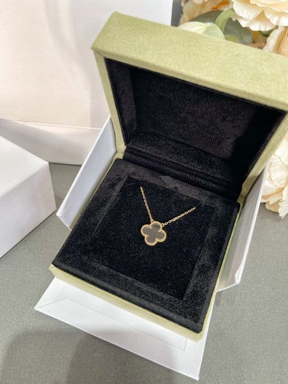 [Raffine] COLLAR DE ORO ROSA CON CRISTAL DE ROCA DE TRÉBOL