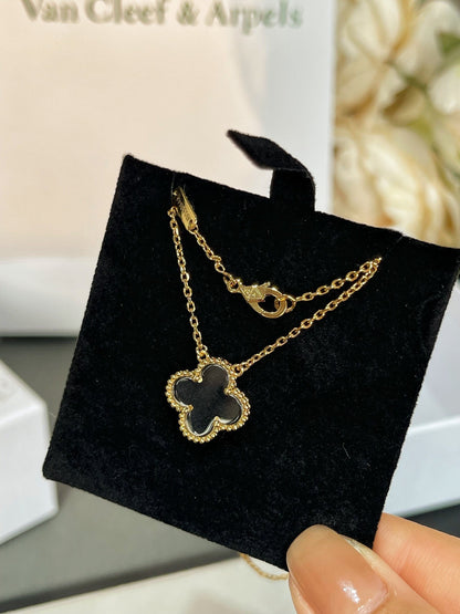[Raffine] COLLAR DE ORO ROSA CON CRISTAL DE ROCA DE TRÉBOL
