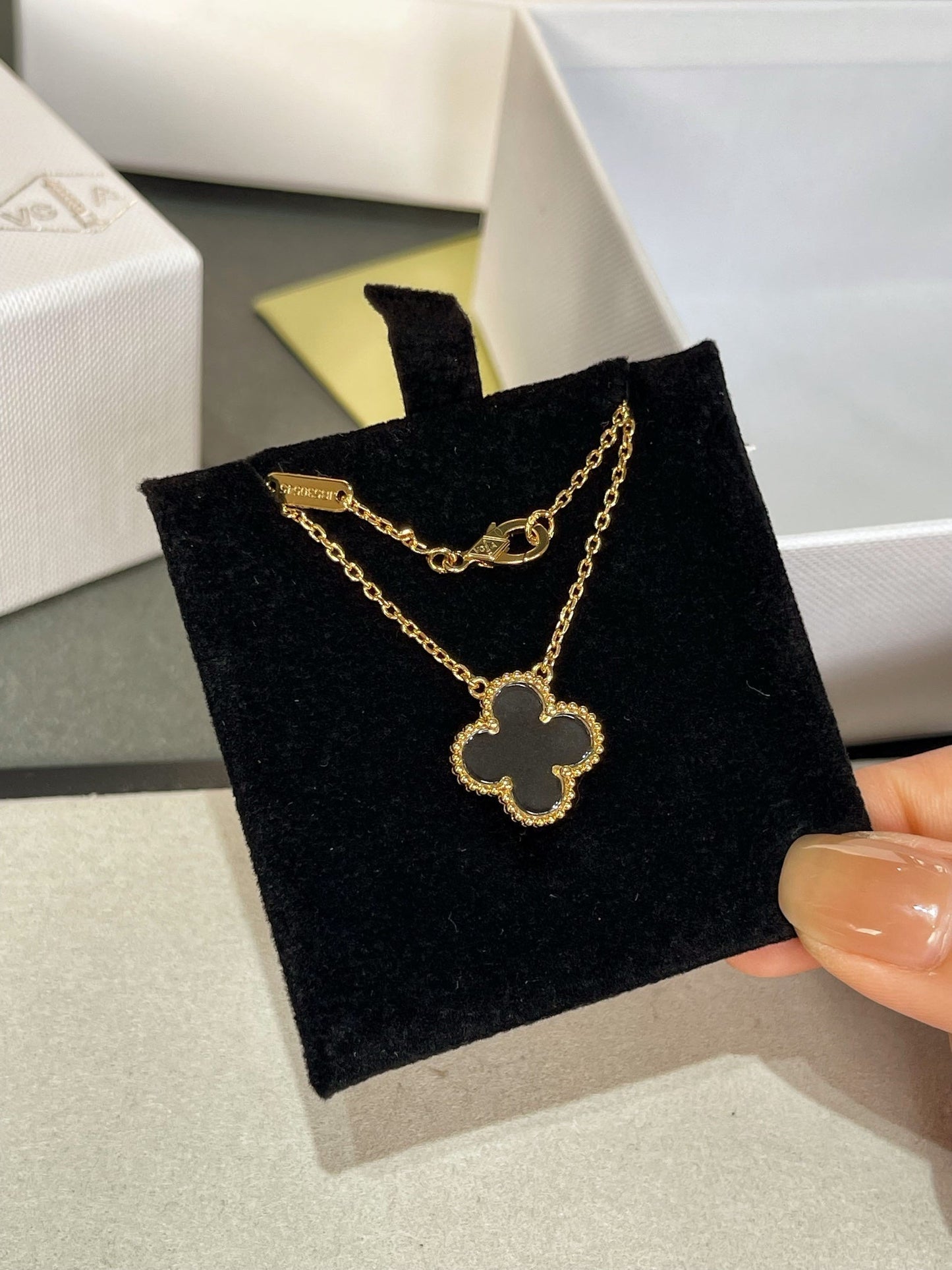 [Raffine] COLLAR DE ORO ROSA CON CRISTAL DE ROCA DE TRÉBOL