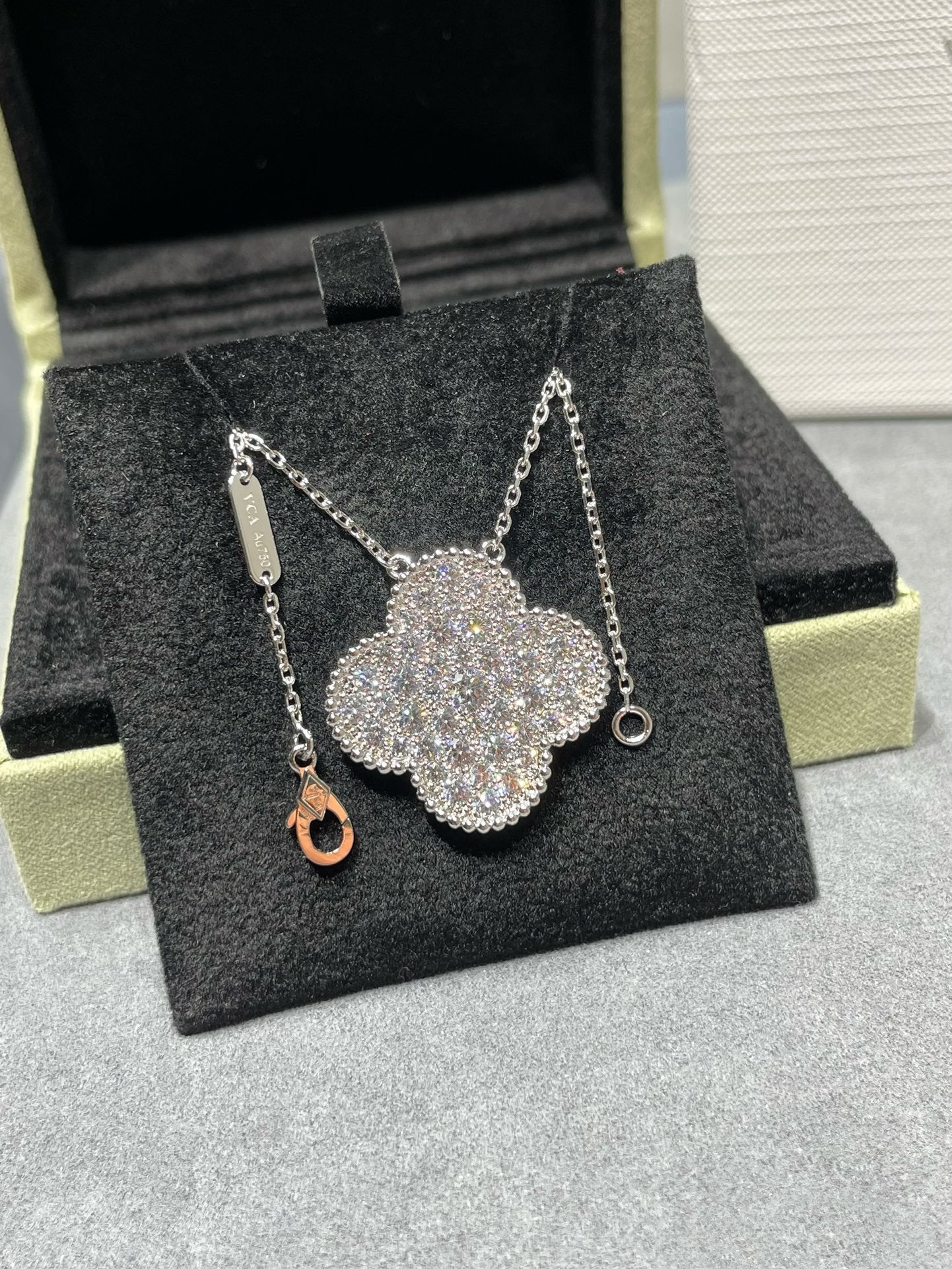[Raffine] COLLAR DE PLATA CON COLGANTE DE TRÉBOL DE 25 MM Y DIAMANTES PAVÉ