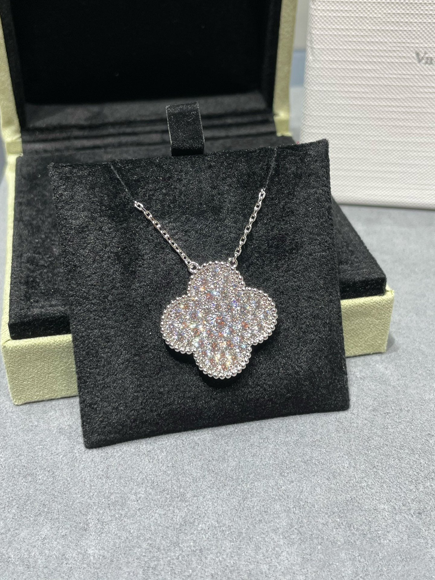 [Raffine] COLLAR DE PLATA CON COLGANTE DE TRÉBOL DE 25 MM Y DIAMANTES PAVÉ