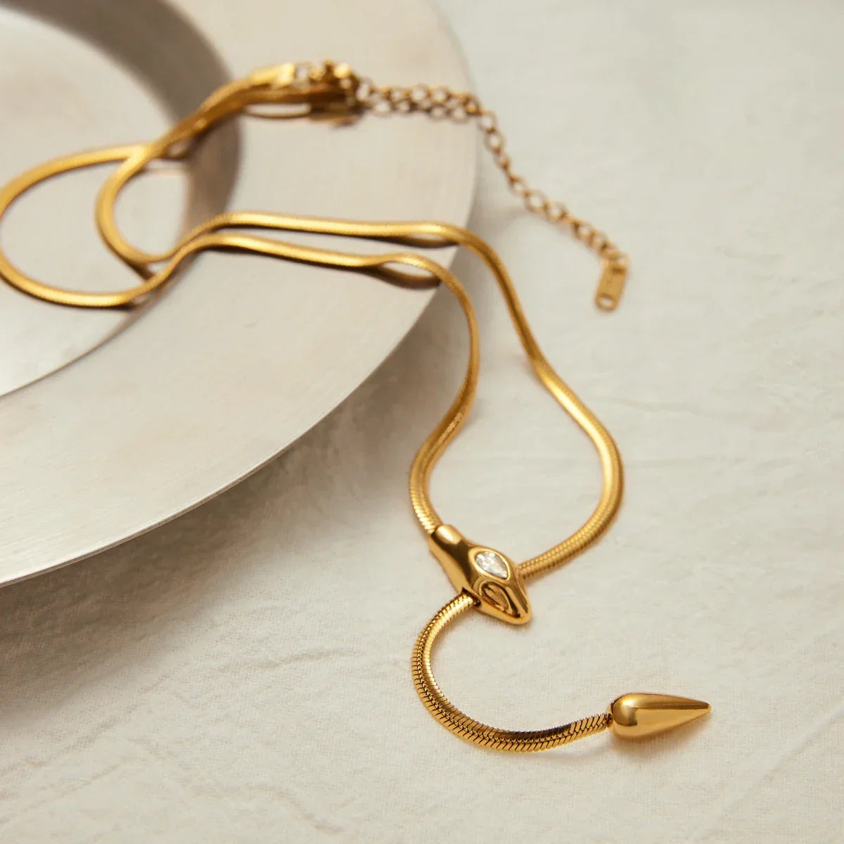 [Raffine]Zarelle Gold Serpentine Pendant