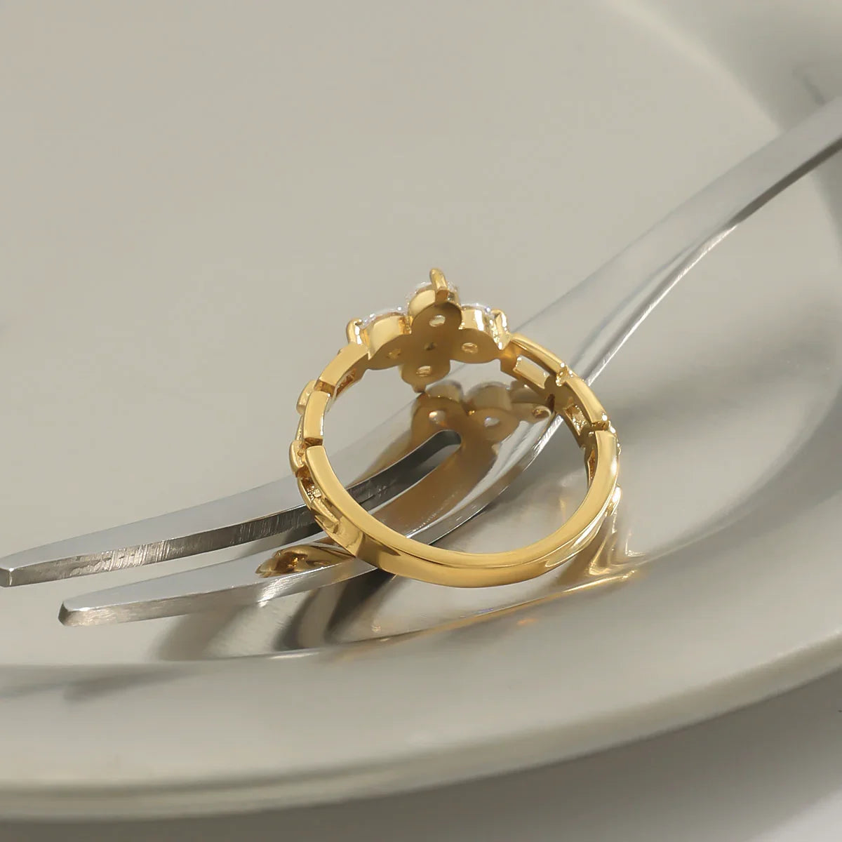 [Raffine]Clestine Diamond Petal Ring