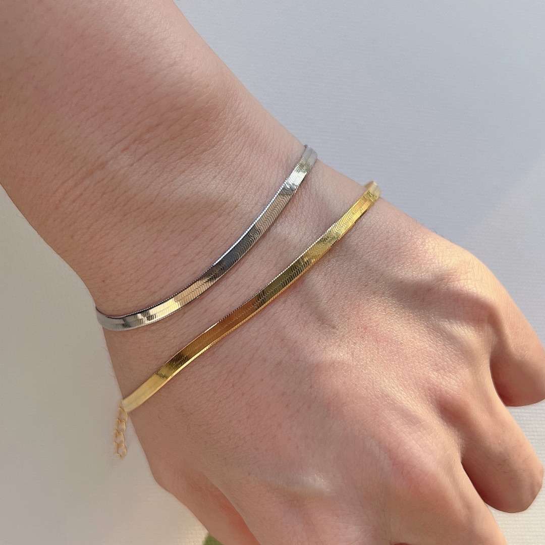 [Raffine] Collar plano con cadena de hueso de serpiente y cuchillas