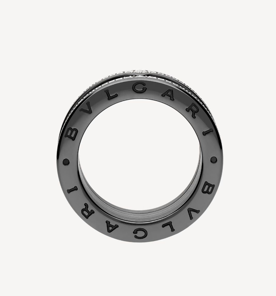 [Raffine]ZERO 1 ROCK ANILLO DE CUATRO BANDAS DE CERÁMICA NEGRA CON ESPIRAL TACHUELADA Y DIAMANTES PAVÉ