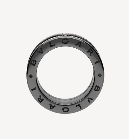 [Raffine]ZERO 1 ROCK ANILLO DE CUATRO BANDAS DE CERÁMICA NEGRA CON ESPIRAL TACHUELADA Y DIAMANTES PAVÉ