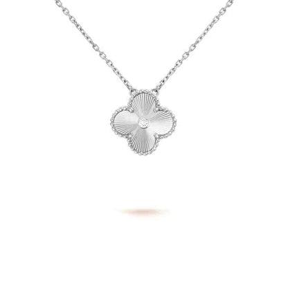 [Raffine] COLLAR DE PLATA CON LÁSER Y DIAMANTES DE TRÉBOL DE 15 MM