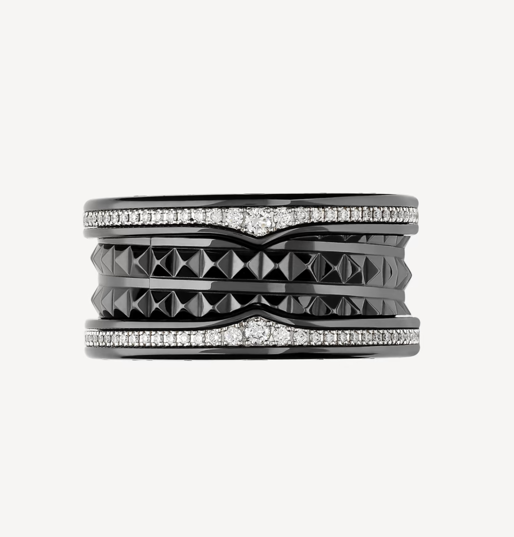 [Raffine]ZERO 1 ROCK ANILLO DE CUATRO BANDAS DE CERÁMICA NEGRA CON ESPIRAL TACHUELADA Y DIAMANTES PAVÉ