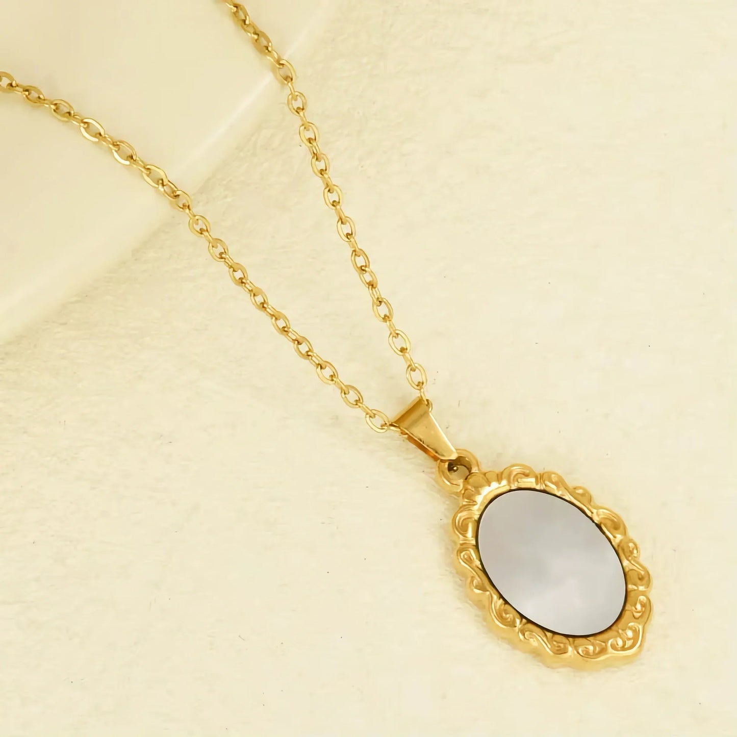 [Raffine]Roselle Vintage Mother Of Pearl Pendant