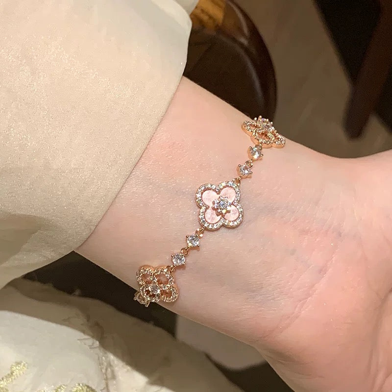 [Raffine]CLOVER 5 MOTIF PINK BLUE RED WHITE BRACELET