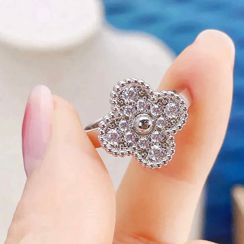[Raffine] ANILLO DE DIAMANTES CON TRÉBOL
