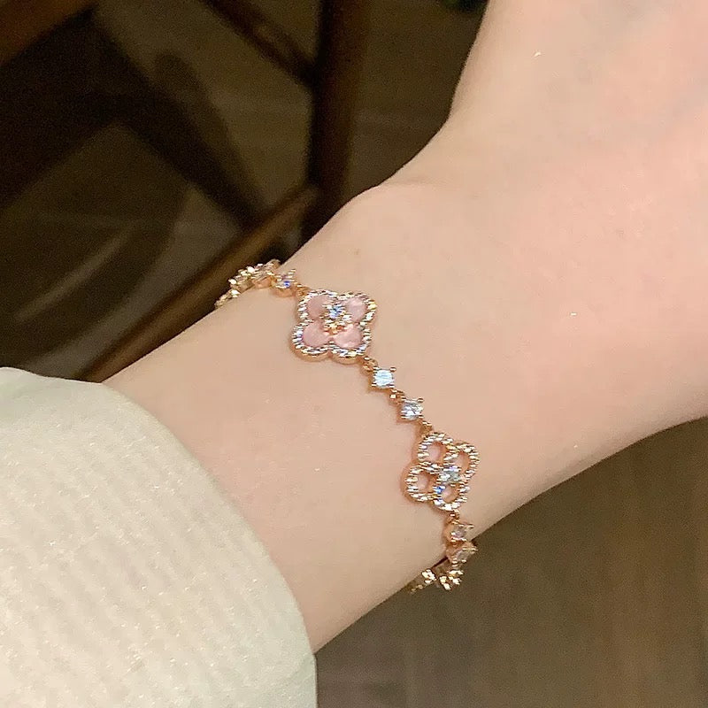 [Raffine]CLOVER 5 MOTIF PINK BLUE RED WHITE BRACELET