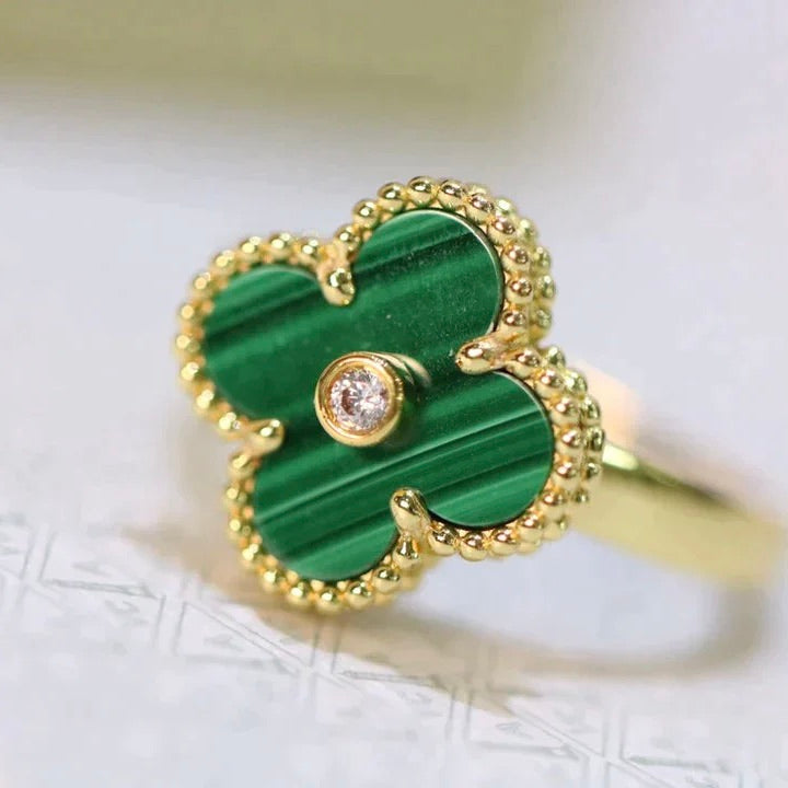 [Raffine] ANILLO DE MALAQUITA CON TRÉBOL, ORO Y DIAMANTE