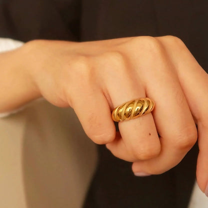 [Raffine]Amaia Gold Croissant Ring
