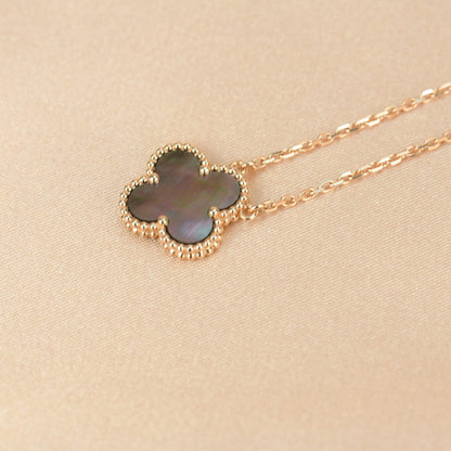 [Raffine] COLLAR DE NÁCAR GRIS DE 15 MM DE TRÉBOL