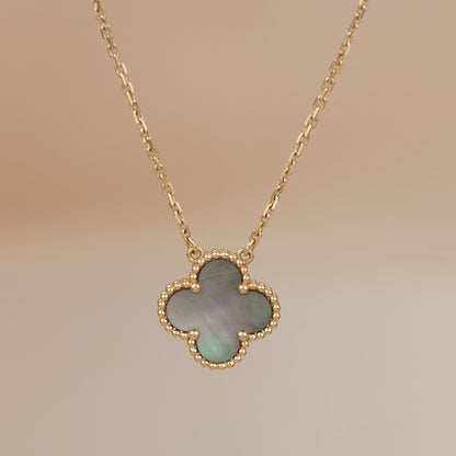 [Raffine] COLLAR DE NÁCAR GRIS DE 15 MM DE TRÉBOL