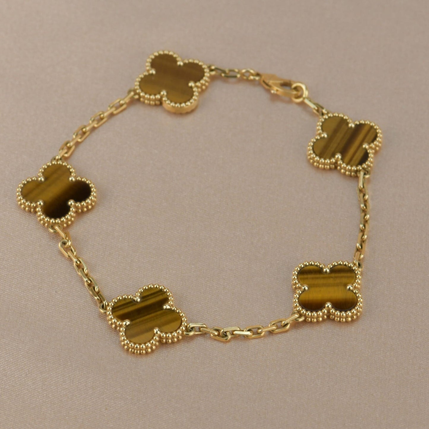 [Raffine] PULSERA DE OJO DE TIGRE CON 5 MOTIVOS DE TRÉBOL 