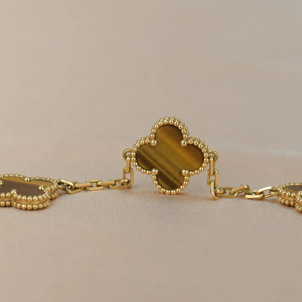 [Raffine] CLOVER 5 MOTIFS TIGER EYE ARMBAND KOLLEKTION