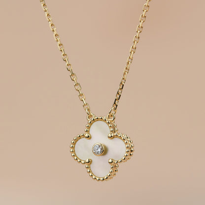 [Raffine] COLLAR DE NÁCAR Y ORO CON DIAMANTES DE 15 MM DE TRÉBOL