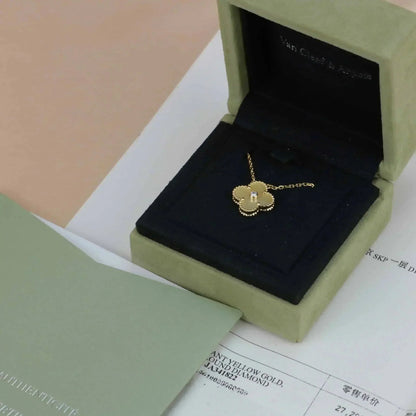 [Raffine] COLLAR DE NÁCAR Y ORO CON DIAMANTES DE 15 MM DE TRÉBOL