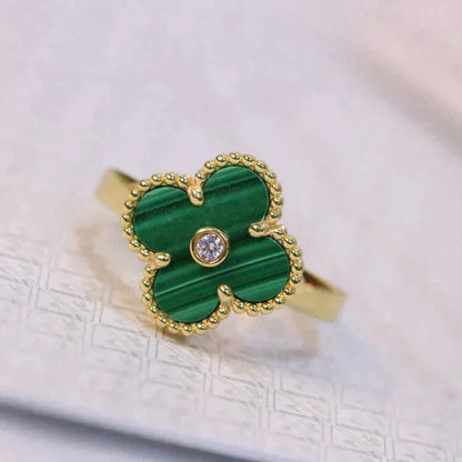 [Raffine] ANILLO DE MALAQUITA CON TRÉBOL, ORO Y DIAMANTE